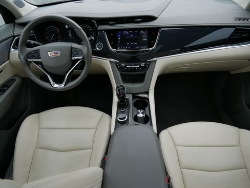 Used 2024 Cadillac XT6 Premium Luxury AWD/4WD image 10