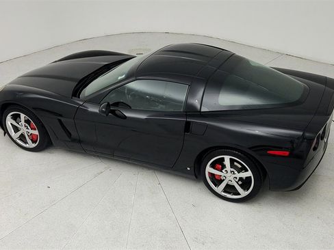 Used 2010 Chevrolet Corvette Coupe w/ 1LT image 30