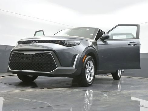 Used 2025 Kia Soul LX w/ LX Technology Package FWD image 52