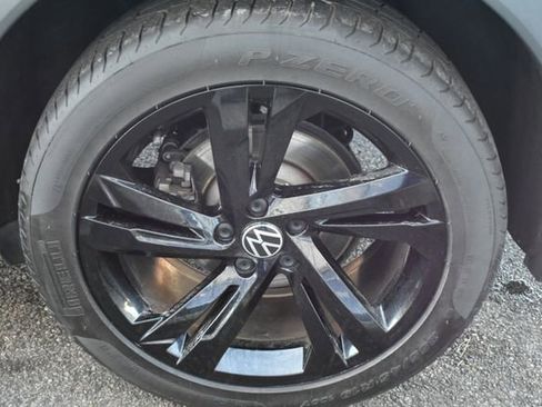 Used 2023 Volkswagen Tiguan SE R-Line image 51