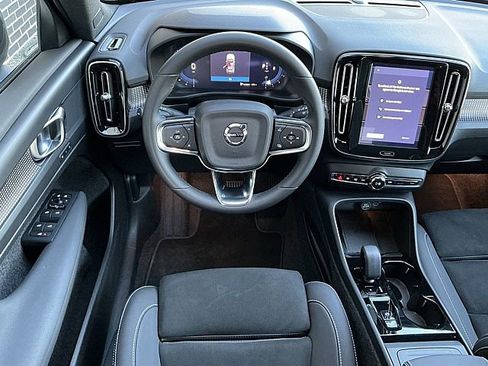 Certified 2025 Volvo XC40 B5 Plus image 5