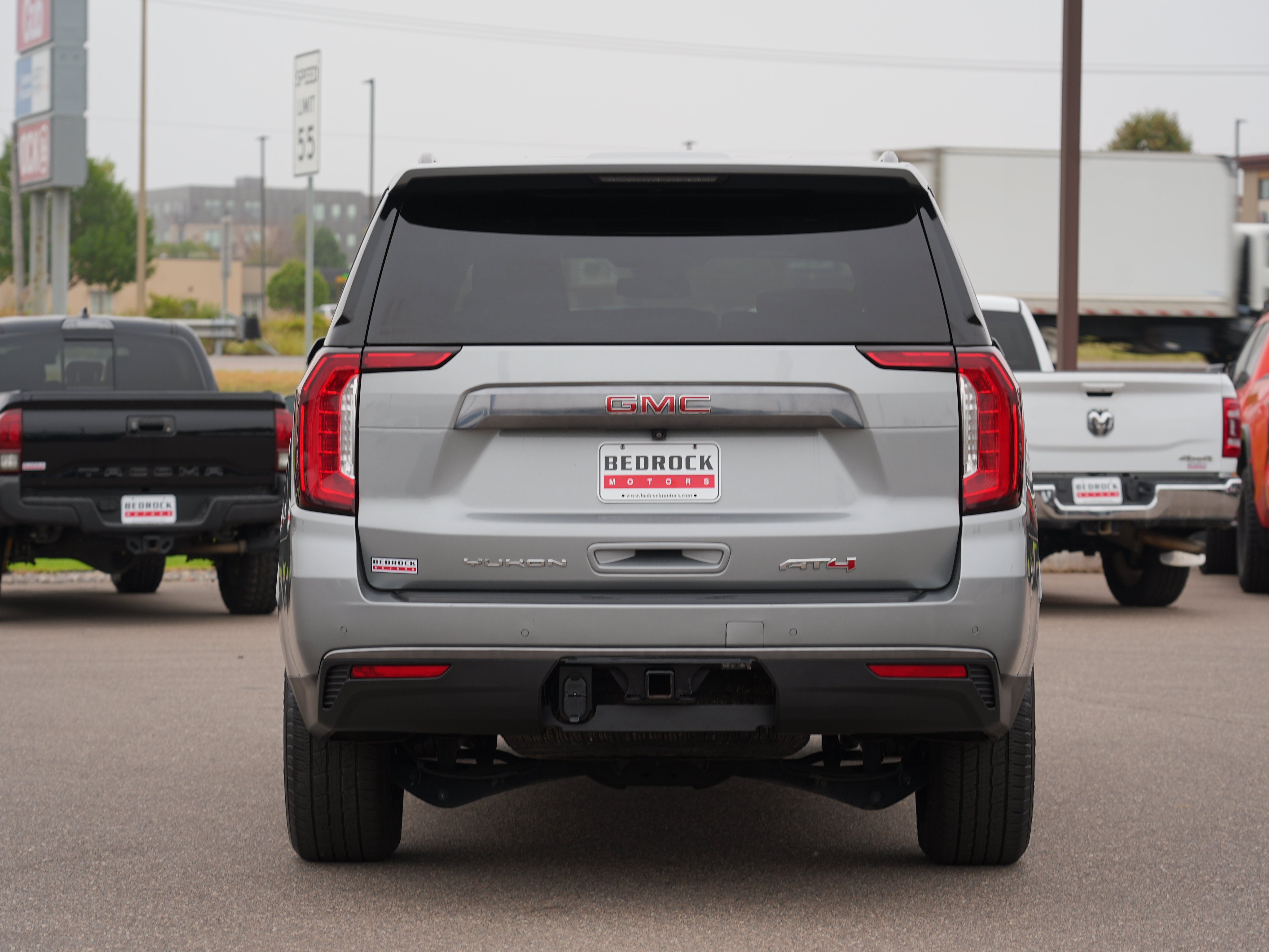 Used 2023 GMC Yukon XL AT4 w/ AT4 Premium Package AWD/4WD image 4