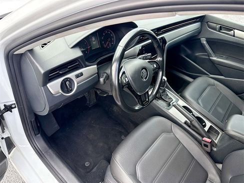 Used 2020 Volkswagen Passat 2.0T SE image 10