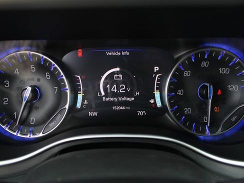 Used 2020 Chrysler Pacifica Touring w/ Advanced Safetytec Group FWD image 14