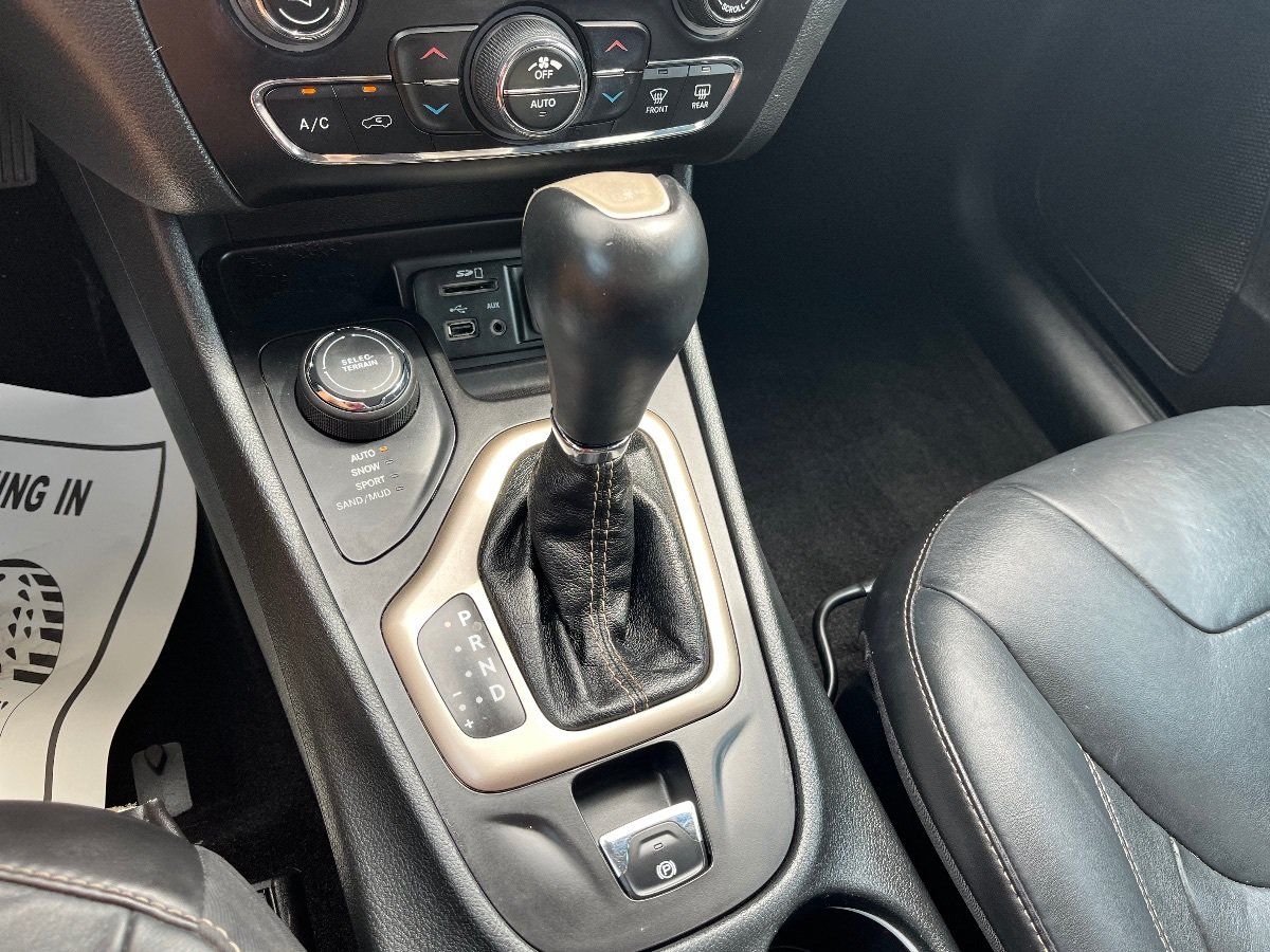 Used 2015 Jeep Cherokee Limited AWD/4WD image 17