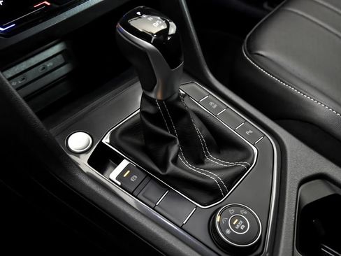 Certified 2024 Volkswagen Tiguan SE R-Line AWD/4WD image 22