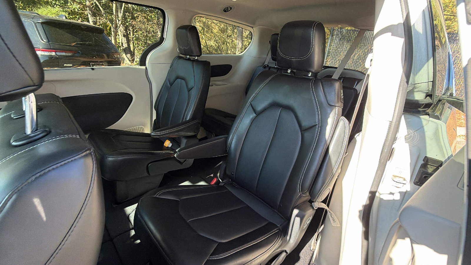 Used 2024 Chrysler Pacifica Touring-L FWD image 19
