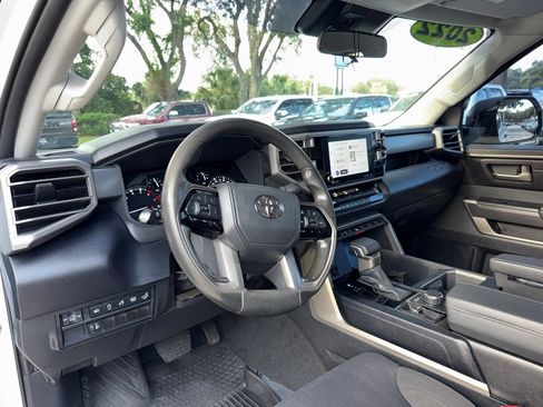 Used 2022 Toyota Tundra SR5 w/ SR5 Convenience Package AWD/4WD image 17