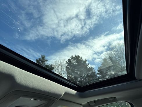 Used 2016 Chevrolet Suburban LTZ image 29