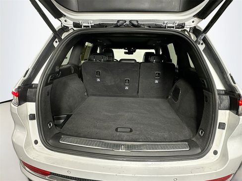 Used 2022 Jeep Grand Cherokee Overland w/ Luxury Tech Group IV image 28