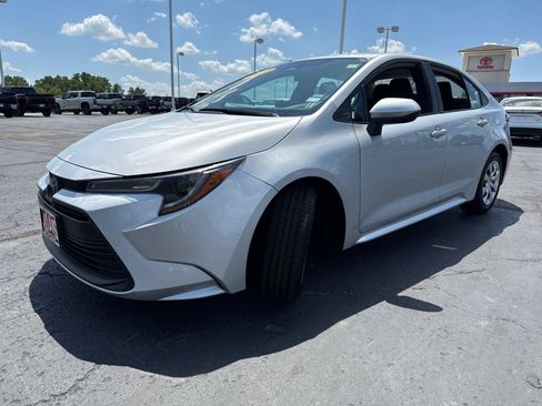 Used 2024 Toyota Corolla LE FWD image 4