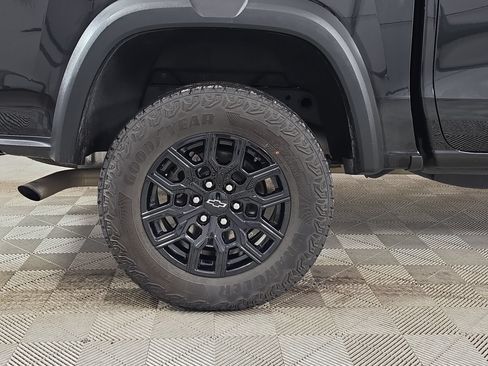 Used 2024 Chevrolet Colorado Trail Boss w/ Technology Package AWD/4WD image 9