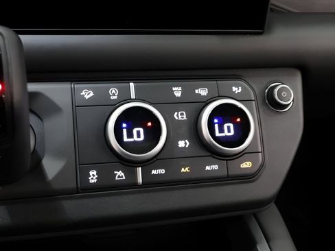 New 2025 Land Rover Defender 110 S image 20