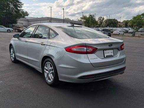 Used 2014 Ford Fusion SE FWD image 3