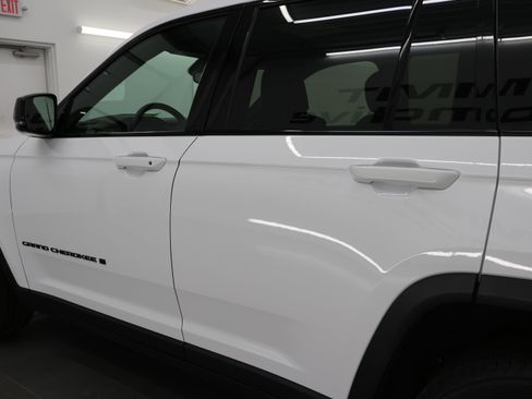 Used 2023 Jeep Grand Cherokee Altitude AWD/4WD image 33