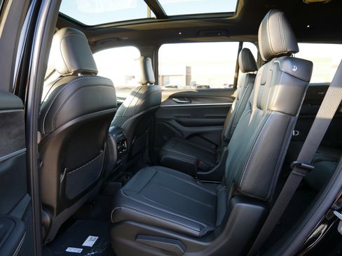 New 2025 Jeep Grand Cherokee L Limited w/ Black Appearance Package image 7