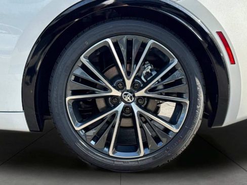 New 2027 Toyota Prius XLE FWD image 32