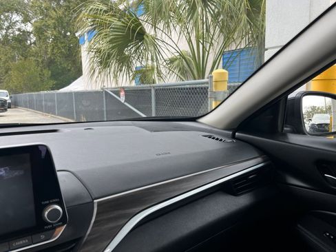 Used 2025 Nissan Altima 2.5 SV image 35