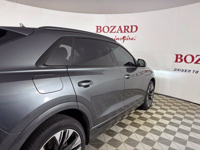 Used 2025 Audi Q8 Prestige AWD/4WD image 17