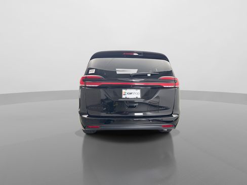 Used 2025 Chrysler Pacifica Limited FWD image 4