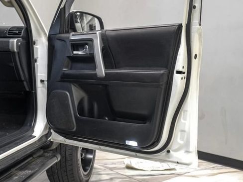 Used 2017 Toyota 4Runner SR5 RWD image 57