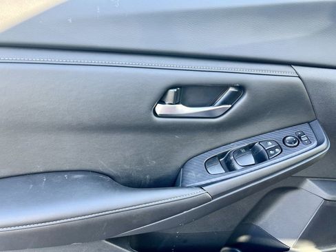 Used 2025 Nissan Sentra SV w/ Trunk Package image 18