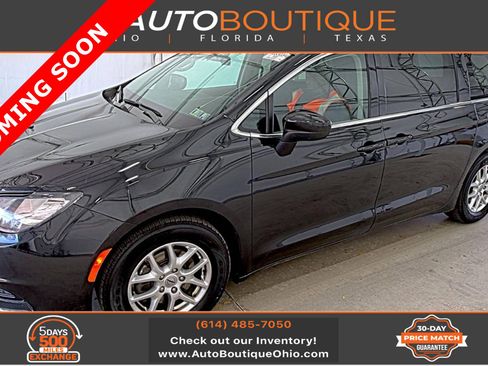 Used 2022 Chrysler Voyager LX image 1