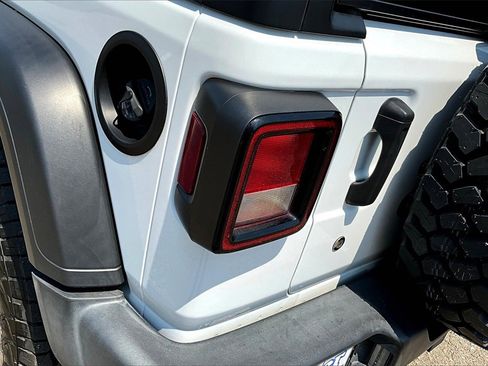 Used 2020 Jeep Wrangler Unlimited Willys image 30