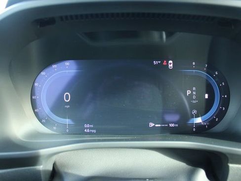 Used 2025 Volvo XC40 B5 Plus image 28