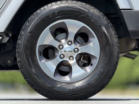 Used 2016 Jeep Wrangler Unlimited Sahara image 16