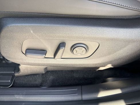 New 2026 Kia Carnival EX FWD image 10