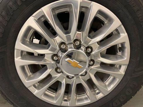 Used 2021 Chevrolet Silverado 2500 High Country image 24