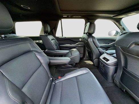 New 2027 Lincoln Navigator Reserve w/ Jet Appearance Package AWD/4WD image 32