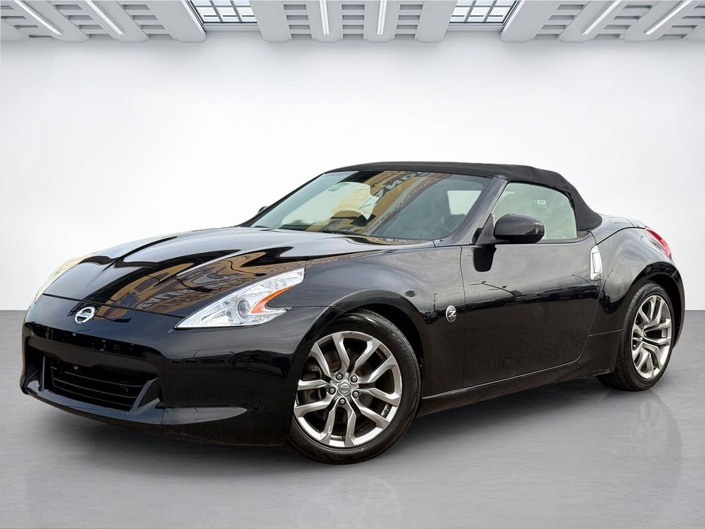 Used 2011 Nissan 370Z Touring RWD image 2