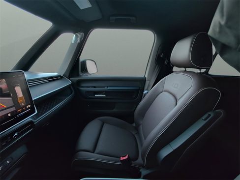 New 2025 Volkswagen ID. Buzz Pro S image 17