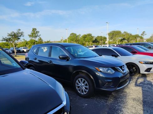 Used 2016 Nissan Rogue S FWD image 2