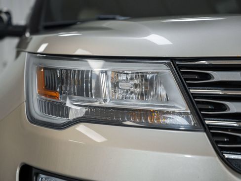 Certified 2017 Ford Explorer XLT w/ Equipment Group 202A image 9