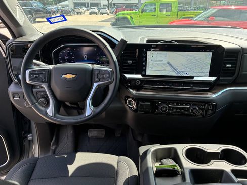 Used 2025 Chevrolet Silverado 1500 LT RWD image 5