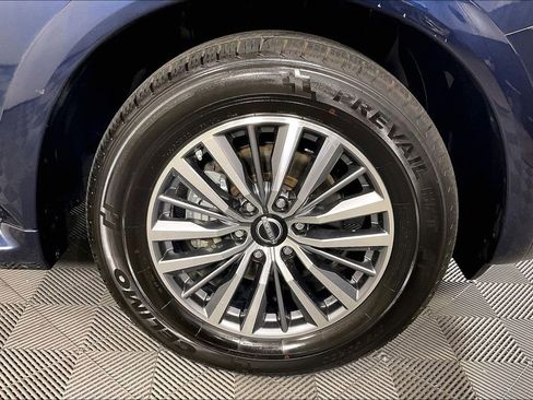 Used 2023 Nissan Armada SL w/ Captain's Chairs Package image 11