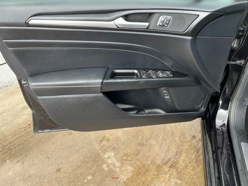 Used 2019 Ford Fusion Titanium FWD image 10