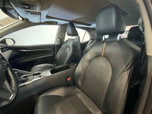 Used 2020 Toyota Camry XLE image 10
