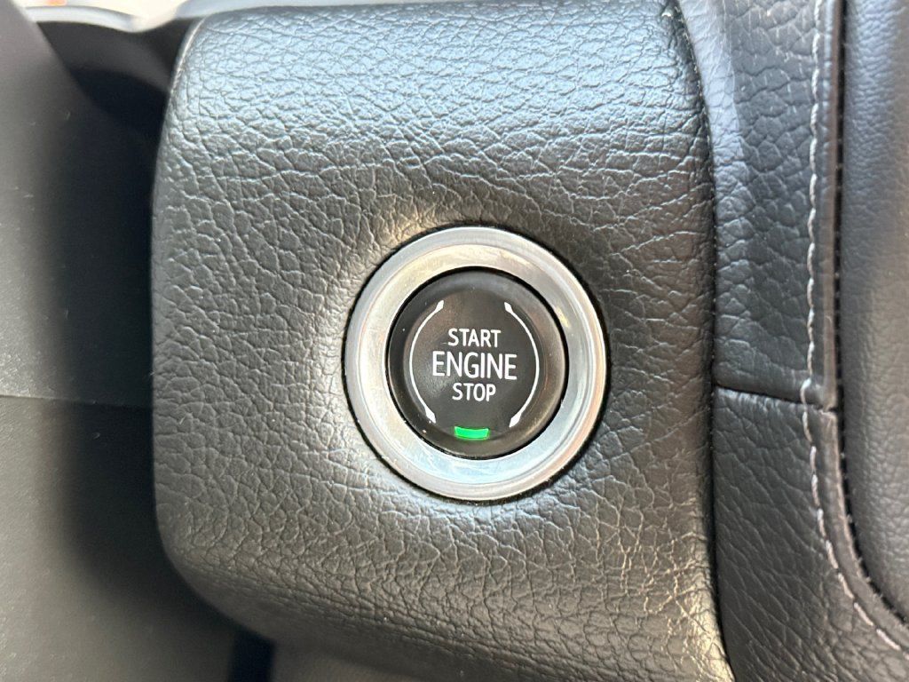 Used 2022 GMC Yukon XL Denali AWD/4WD image 29