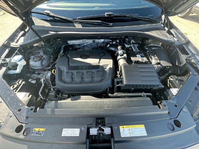 Used 2023 Volkswagen Tiguan SE R-Line AWD/4WD image 34