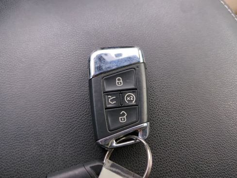 Used 2023 Volkswagen Atlas Cross Sport SEL R-Line AWD/4WD image 29