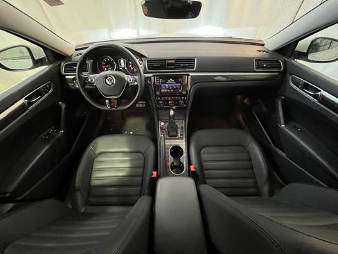 Used 2018 Volkswagen Passat 2.0T SEL Premium image 13
