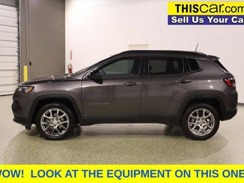Used 2022 Jeep Compass Latitude AWD/4WD image 5