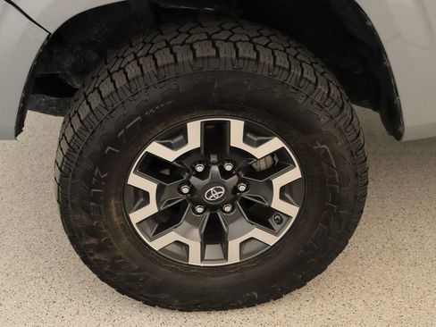 Used 2021 Toyota Tacoma SR5 RWD image 33
