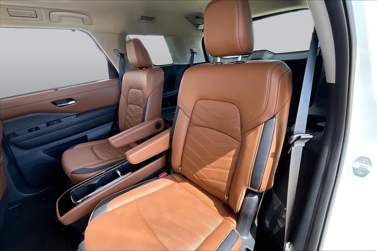 Used 2024 Nissan Pathfinder Platinum AWD/4WD image 21