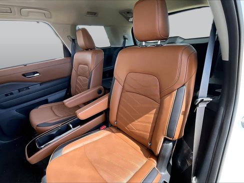 Used 2024 Nissan Pathfinder Platinum AWD/4WD image 21
