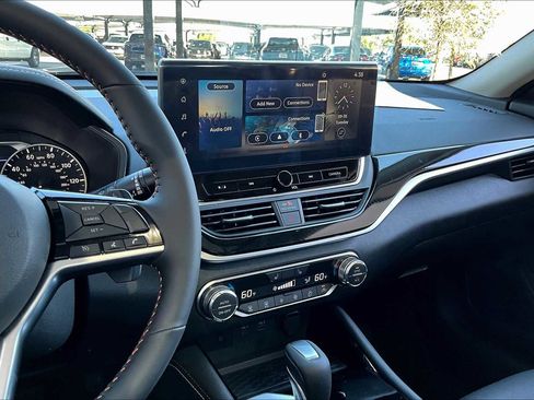 New 2025 Nissan Altima 2.5 SR image 6